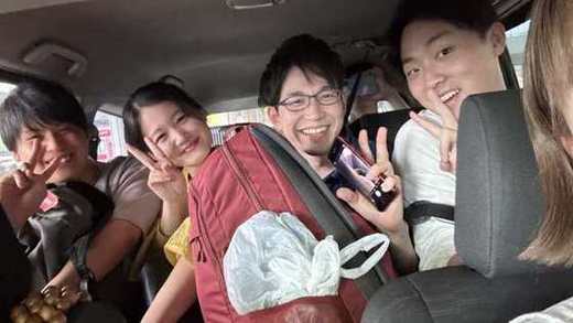 移動の車内で