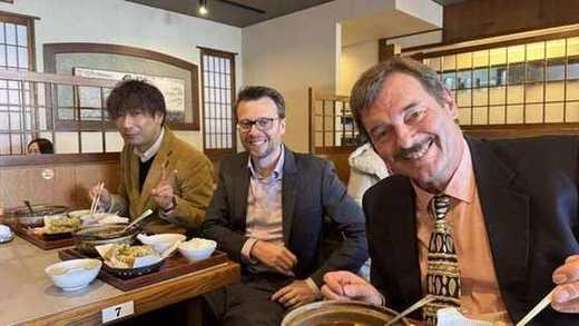 昼食をともにするHoffmann先生とStuer先生