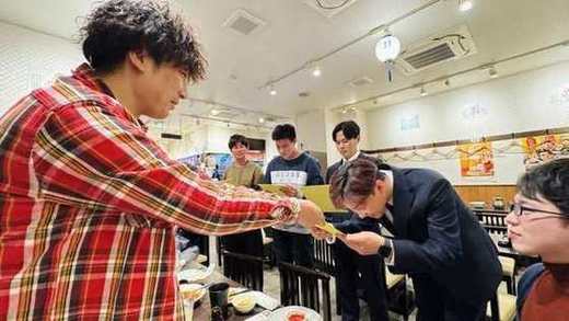 白井から卒業・修了生へ記念品を贈呈