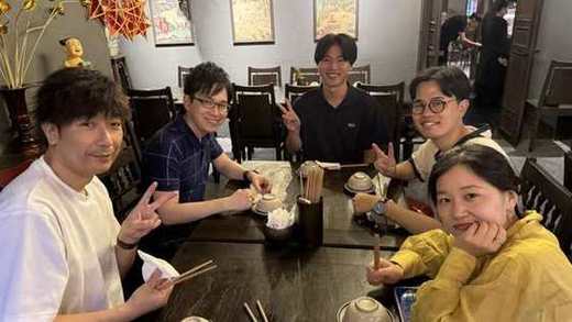 ベトナム料理店での食事