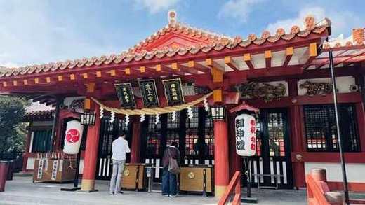 波上宮の拝殿